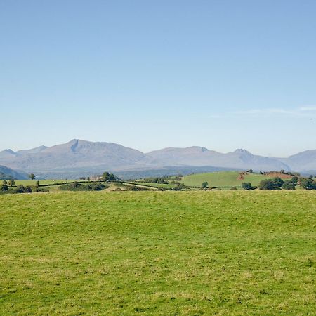 Cefn Bach Villa Capel Garmon Bagian luar foto