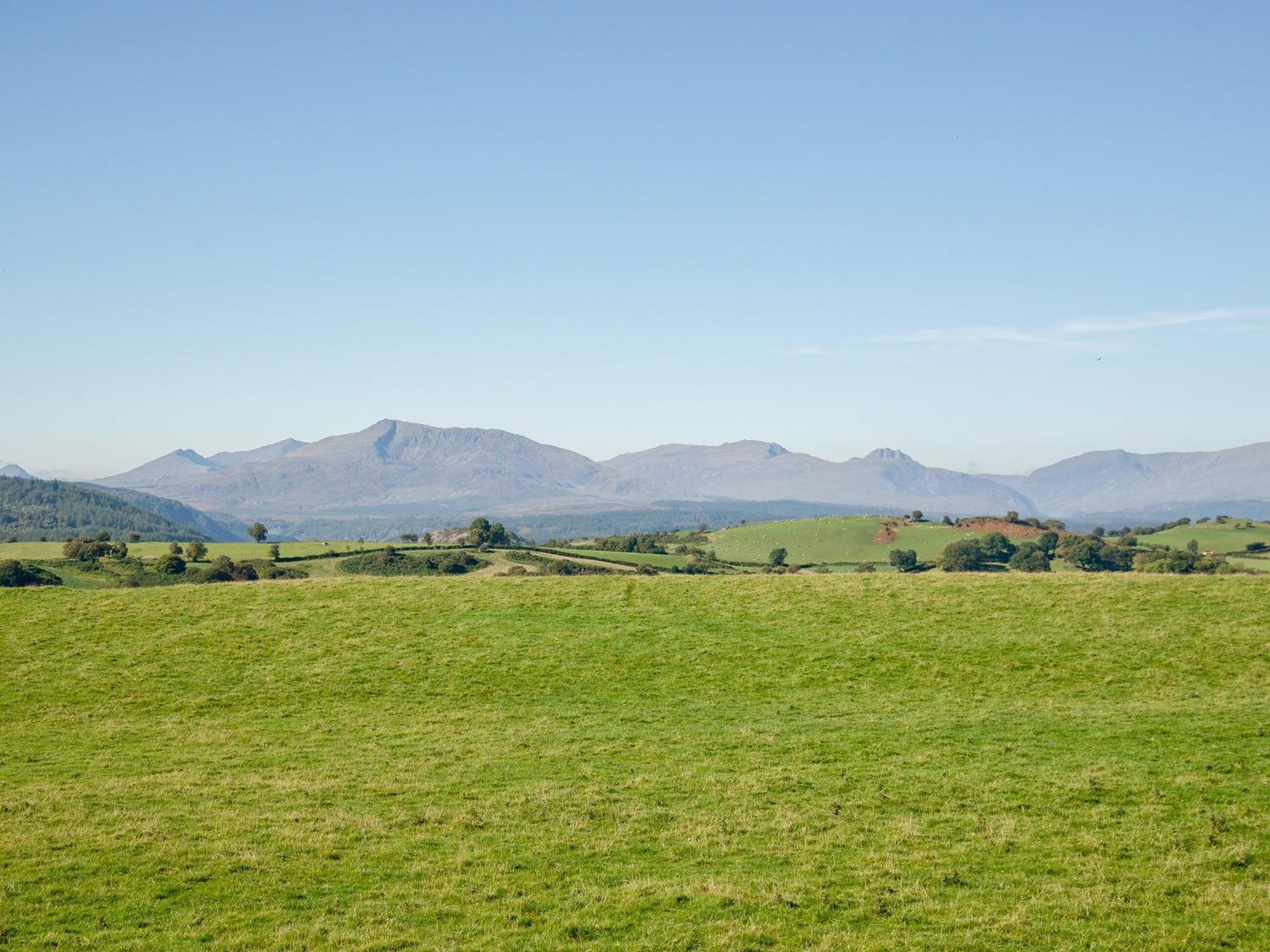 Cefn Bach Villa Capel Garmon Bagian luar foto